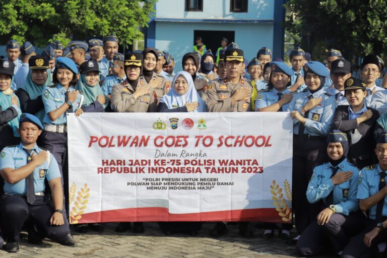 Polwan Goes To School AKBP Herlina Ajak Pelajar Bijak Bermedsos