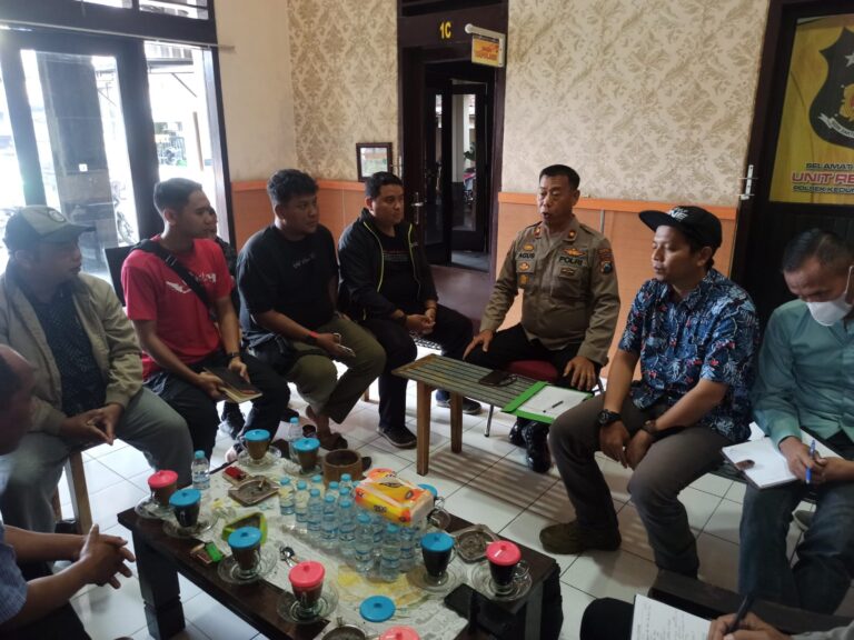 Bersama Polresta Malang, Warga Cari Solusi Cerdas Soal Parkir Lewat Jumat Curhat