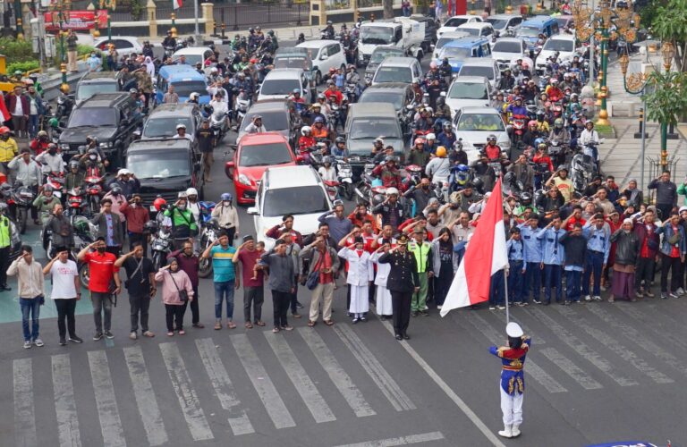 Pupuk Jiwa Nasionalisme, Polresta Malang Kota Ajak Pengendara Peringati Detik-Detik Proklamasi Kemerdekaan RI