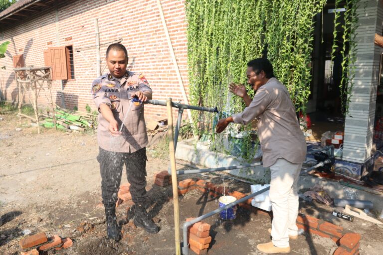 Polri Peduli, Polresta Sidoarjo Buatkan Sumur Bor dan Pompa Air Untuk Warga