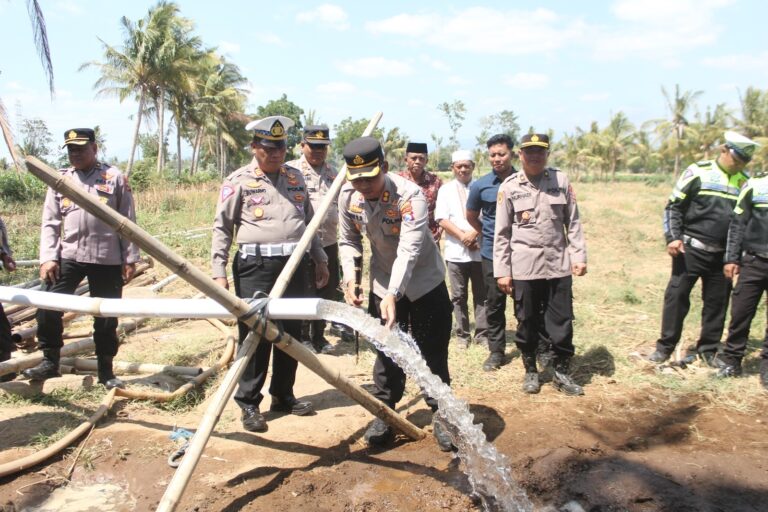 Polres Situbondo Bangun Sumur Bor Untuk Warga Banyuputih Atasi Dampak El Nino