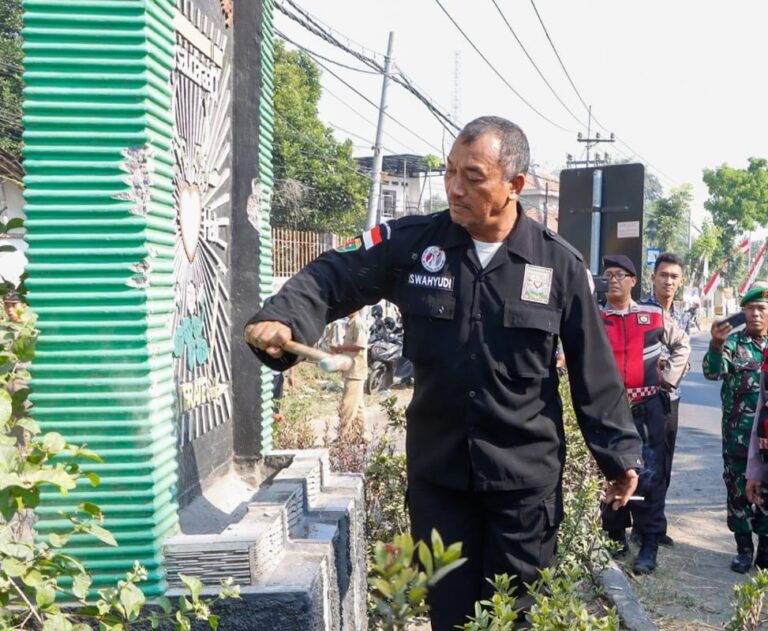 Polres Jombang Beri Apresiasi Para Pendekar di Jombang yang Sukarela Tertibkan Tugu Perguruan Pencak Silat