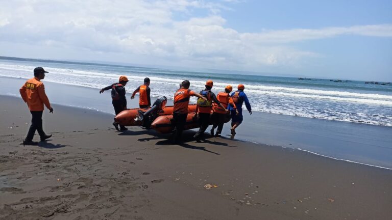 Polresta Banyuwangi dan Tim SAR Gabungan Sisir Seluruh Perairan Banyuwangi, Cari ABK yang Hilang