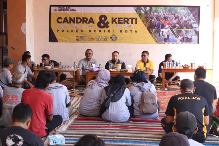 Lewat Candra Kerti Polres Kediri Kota Gelar Baksos Hingga Pemeriksaan Kesehatan Gratis Bagi Warga