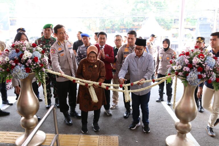 Kemenpan RB Resmikan Pembangunan 3 Gedung Baru dan Kantor Pelayanan Terpadu Milik Polresta Malang Kota