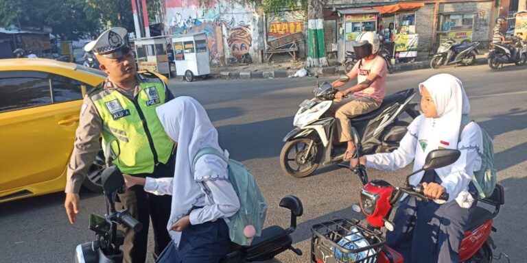 Polres Pamekasan Sosialisasikan Larangan Sepeda Listrik Digunakan di Jalan Raya