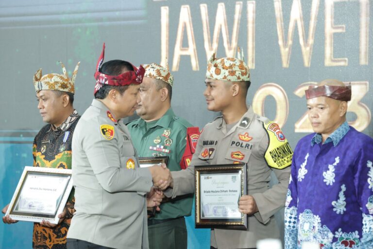 Sinergitas Tiga Pilar Raih Penghargaan Anugerah Patriot Jawi Wetan