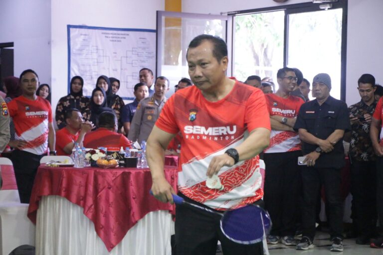 Peringati Hari Olahraga Nasional, Polda Jatim Gelar Badminton Kapolda Cup 2023