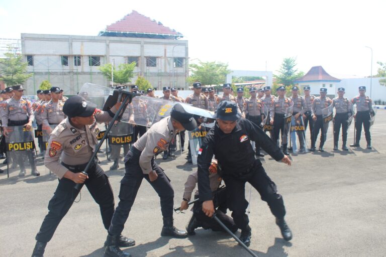 Tingkatkan Kemampuan Personel Jelang Pemilu 2024, Polres Sumenep Gelar Latihan Dalmas