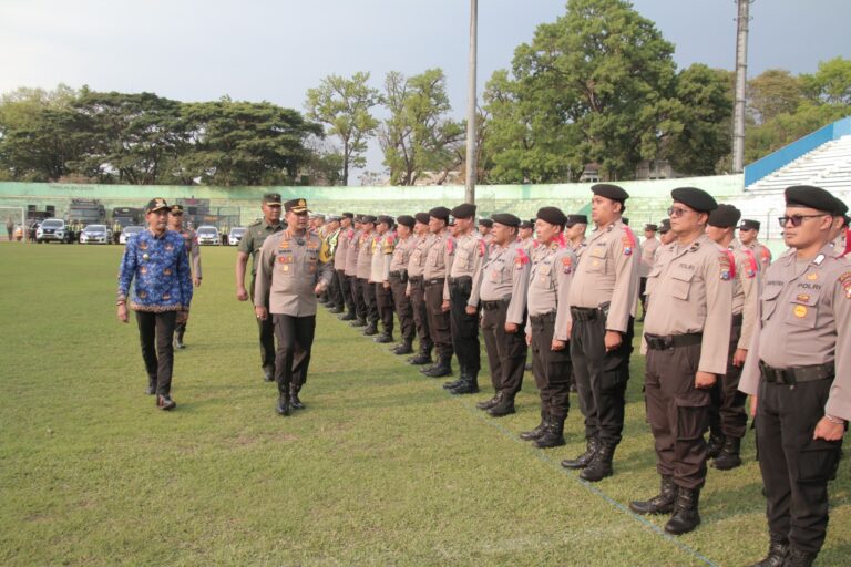 Jelang Pemilu Damai 2024, Polresta Malang Kota Laksanakan Apel gelar Pasukan Operasi Mantap Brata 2023-2024