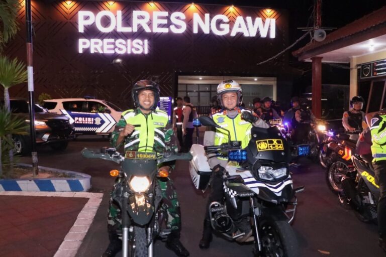 Sinergitas Polres Ngawi Laksanakan Patroli Bersama TNI Amankan Pilkades Serentak