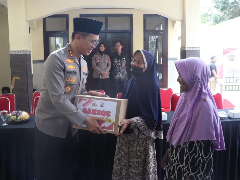 Pengasuh Ponpes Ainun Ulum Apresiasi Kepedulian Polres Ponorogo Kepada Para Santri dan Warga Pulung