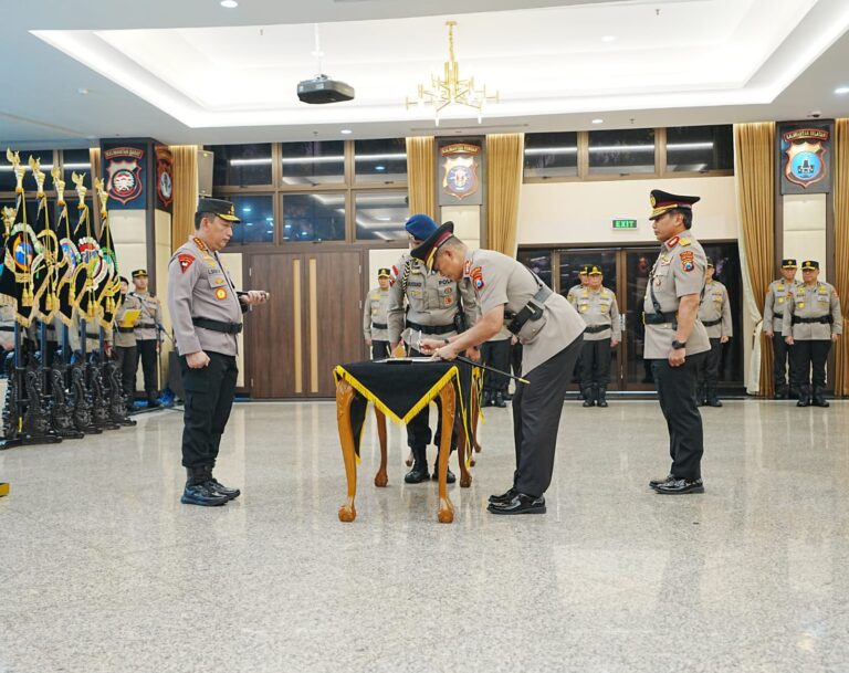 Kapolri Lantik Irjen Pol Drs Imam Sugianto M.Si Sebagai Kapolda Jawa Timur