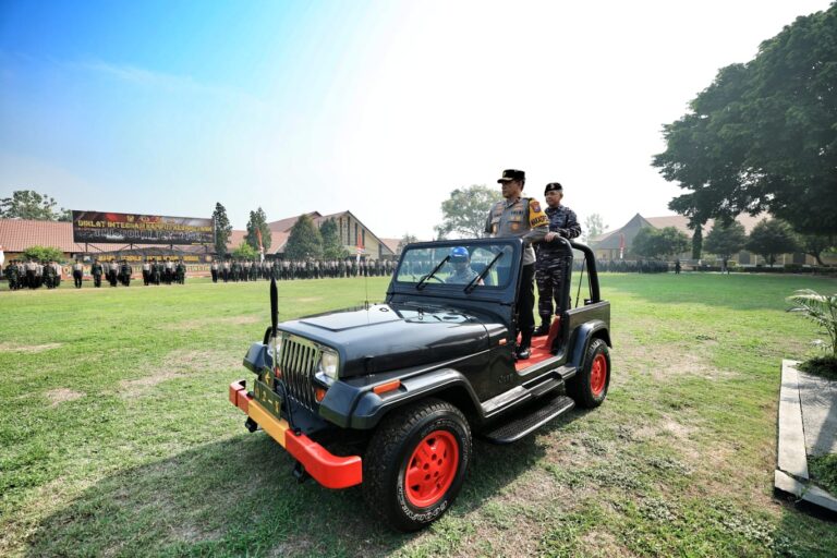 Wakapolda Jatim Didampingi Dirdik Kodik Latal Buka Diklat Integrasi Kebangsaan TNI-Polri 2023