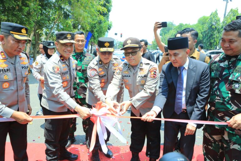 Wakapolda Jatim Hadiri 33 Tahun Mengabdi Untuk Negeri Akabri 90 Dengan Baksos dan Bakkes di Bangkalan