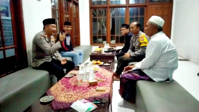 Sampaikan Pesan Pemilu Damai Polisi Sambangi Para Tokoh Ulama di Jember