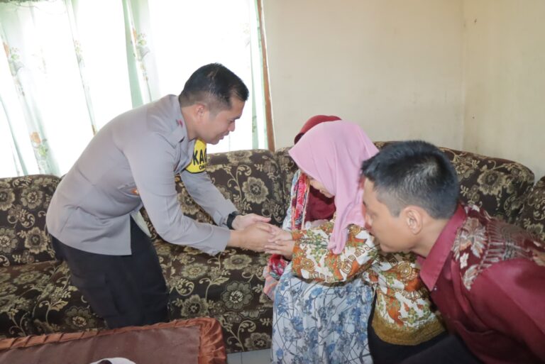 Polri Peduli, Polres Nganjuk Bantu Fasilitasi Pengobatan Balita Pembengkakan Jantung