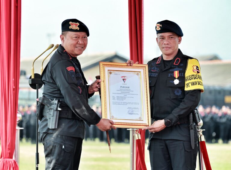 HUT Brimob ke-78 Wakapolda Jatim Dinobatkan Sebagai Warga Kehormatan