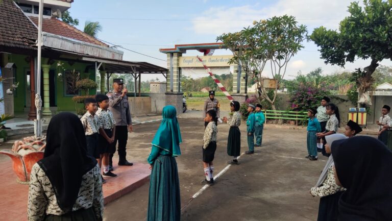 Sosialisasikan Stop Bullying Polres Blitar Blusukan ke Sekolah