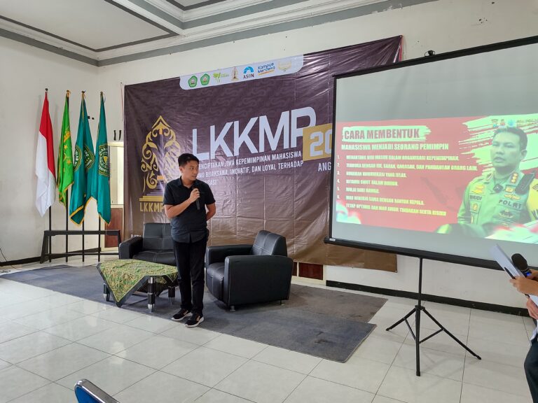 Kasat intelkam Polresta Malang Kota Beri Pelatihan Kepemimpinan dan Keprofesian Mahasiswa