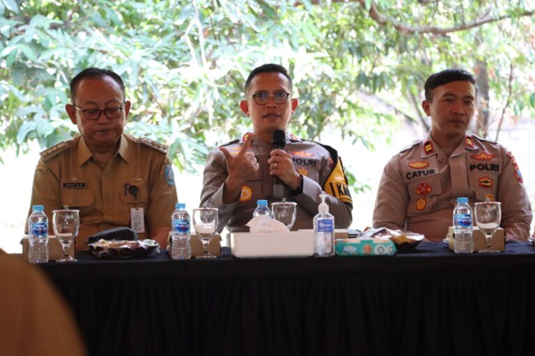 Jum’at Curhat di Sukorejo Kapolres Ponorogo Minta Perguruan Silat Turut Jaga Kondusifitas