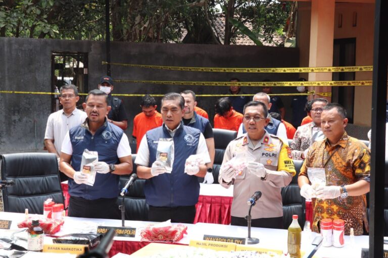 Bareskrim Bongkar Peredaran Gelap Narkoba Modus Keripik Pisang