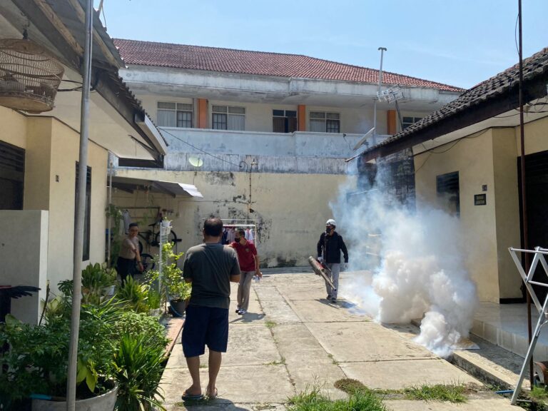 Cegah DBD, Siedokkes Polresta Malang Kota Lakukan Fogging