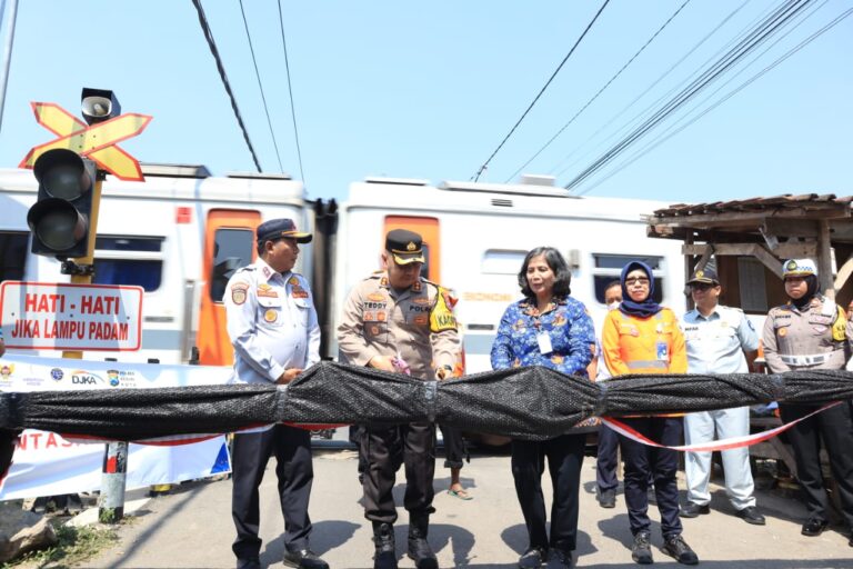 Kapolres Kediri Kota Bersama Forkopimda Resmikan Palang Pintu Kereta api