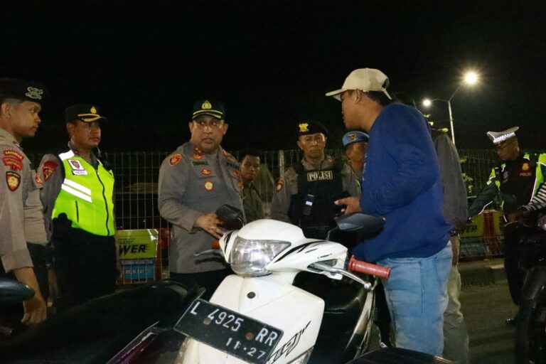 Polres Pelabuhan Tanjungperak Gelar Razia di Suramadu untuk Harkamtibmas saat Nataru