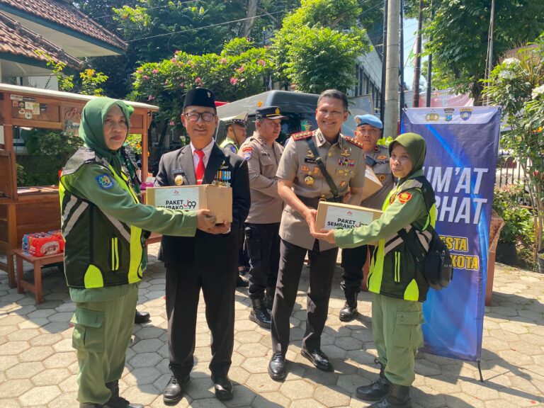 Polresta Malang Kota Dekat Dengan Linmas Klojen Dalam Jumat Curhat