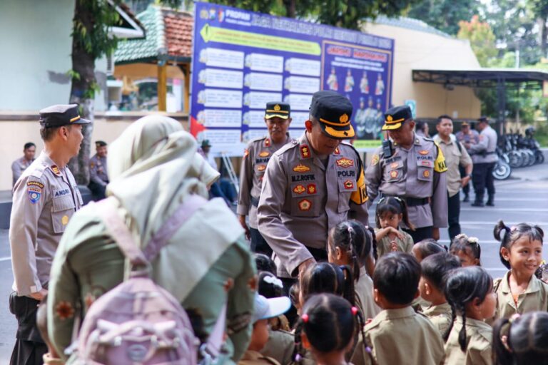 Dekat dan Bersahabat, Polres Lumajang Gelar Program Polisi Sahabat Anak
