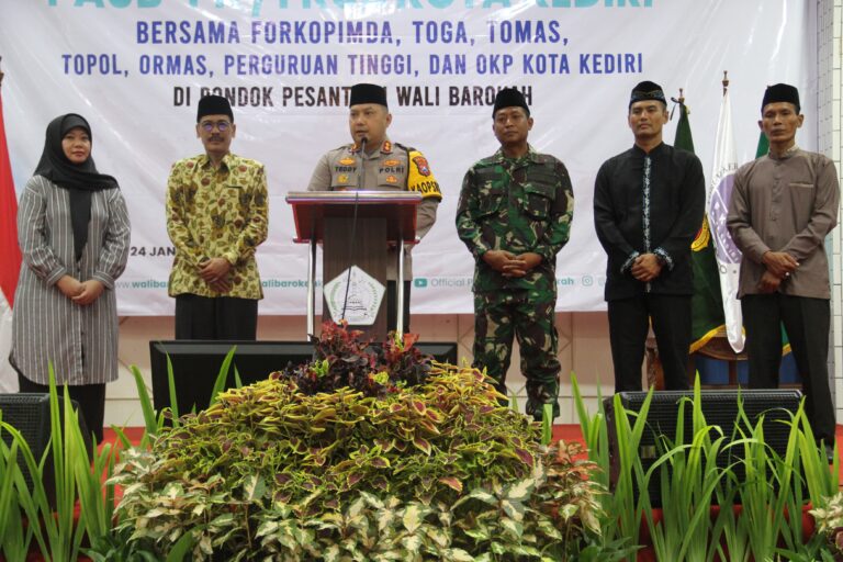 Kompak, Kapolres Kediri Kota Bersama Toga Tomas Tandatangai Deklarasi Pemilu Damai