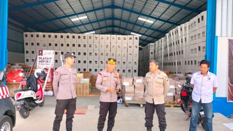 Polres Tulungagung Siagakan Personel untuk Pengamanan Gudang KPU dan Proses Pelipatan Surat Suara Pemilu 2024