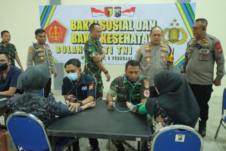 Sinergitas Polres Mojokerto dan Kodim 0815 Berikan Layanan Pengobatan Gratis Untuk Warga
