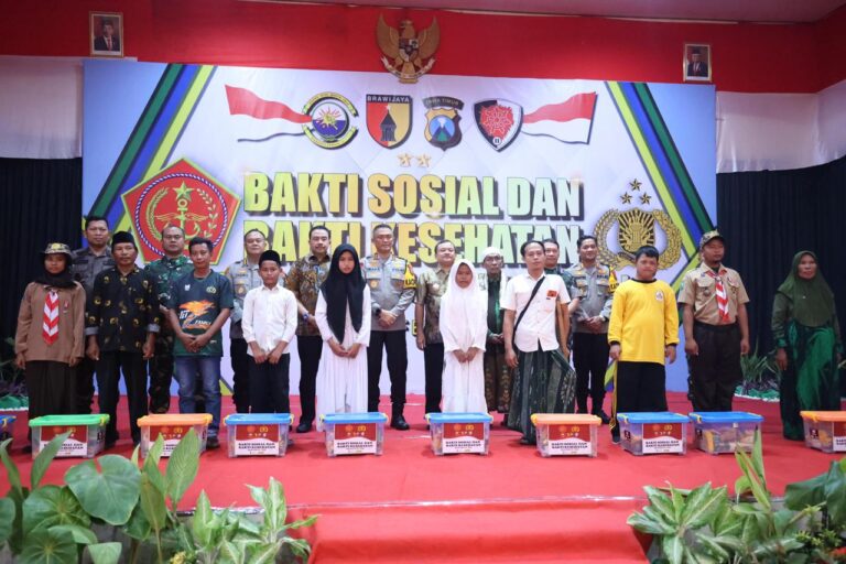 Jelang Pemilu 2024 Polda Jatim bersama Kodam V Brawijaya Gelar Baksos dan Bakkes Serentak