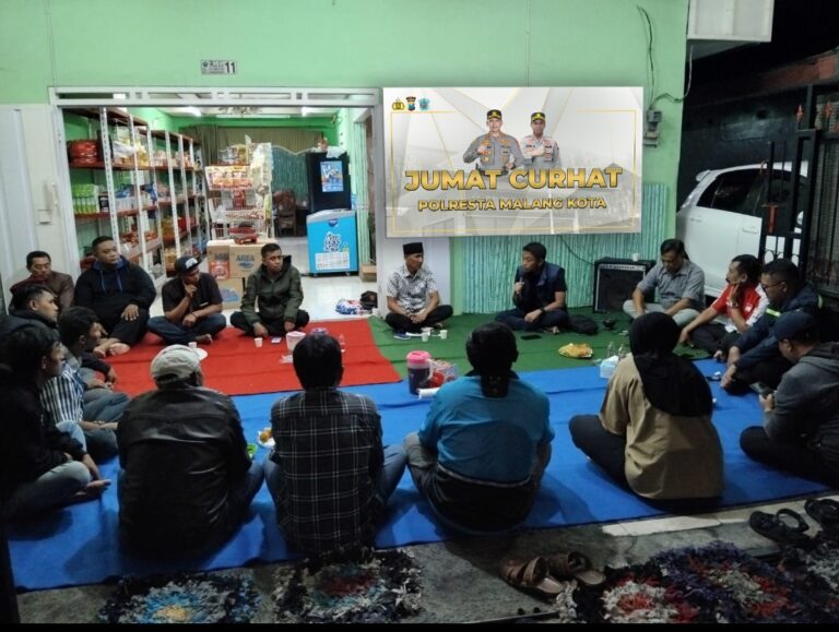 Ajak Masyarakat Semakin Bijak, Polresta Malang Kota Sosialisasikan Situasi Kambtimas Dalam Jumat Curhat