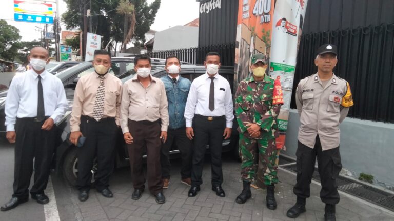 Sambang Jemaat Gereja Santo Yusuf, Anggota Polri Gelar Minggu Kasih dan Sosialisasi Pemilu Damai