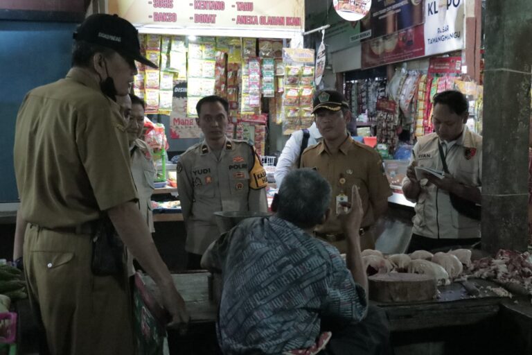 Harga Beras Premium Mulai Turun, Satgas Pangan Polresta Malang Kota bersama Disperindag Terus Pantau Pasar