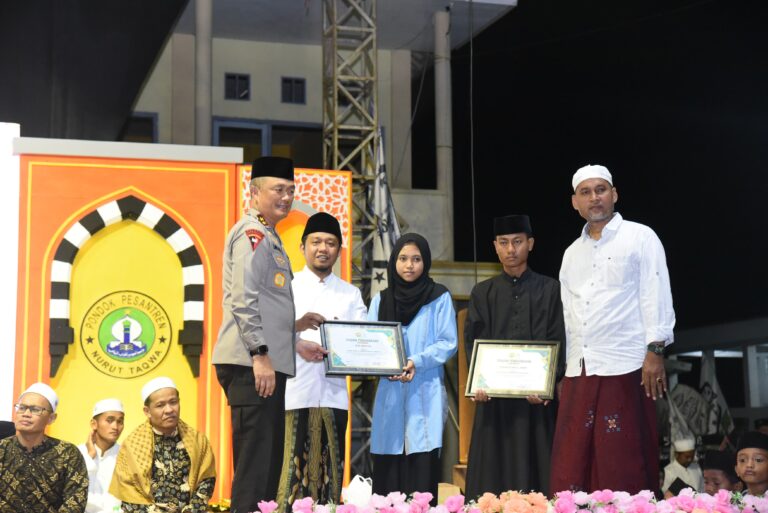 Hadiri Haul Ponpes Nurut Taqwa di Bondowoso, Kapolda Jatim Ajak Ulama Tetap Jaga NKRI