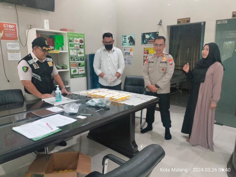 Dokkes Polresta Malang Kota Tes Urine 34 GTT SMAN 2 Kota Malang