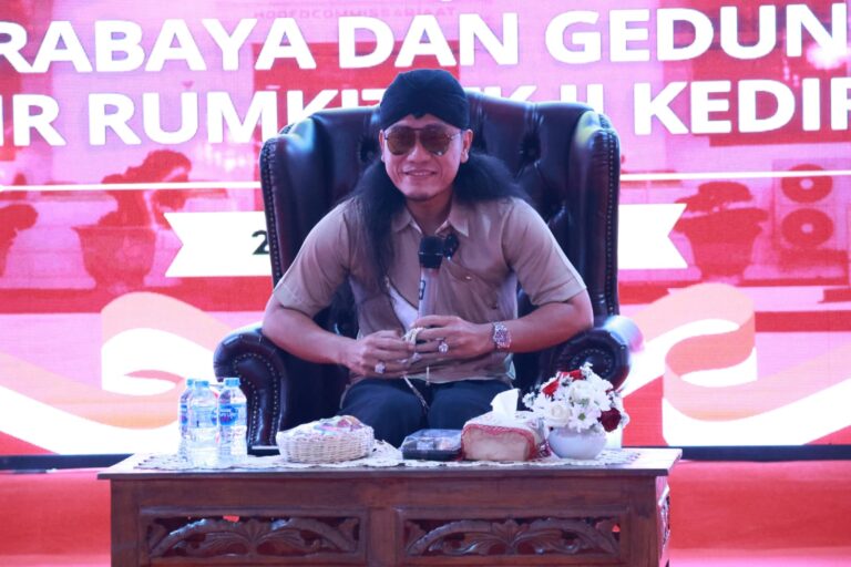 Tausiah di Polrestabes Surabaya, Gus Miftah : “Polisi Baik, Pilar Kebajikan dalam Masyarakat”