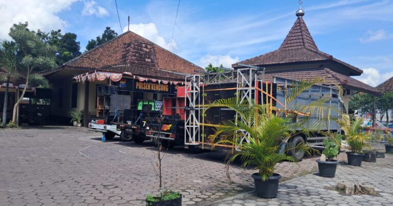 Polisi Tertibkan Sound Horeg Jelang Sahur di Paseban Jember