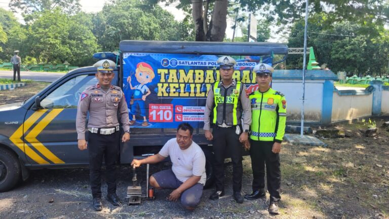 Mudik Lebaran, Polisi di Situbondo Siapkan Layanan Patroli Tambal Ban Gratis di Jalur Hutan Baluran