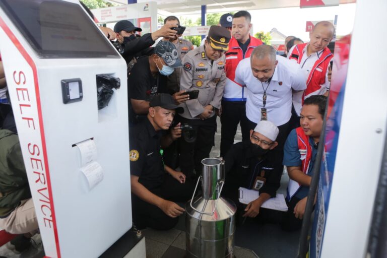 Tim Gabungan Polda Jatim Sidak SPBU, Pastikan BBM Aman Jelang Lebaran
