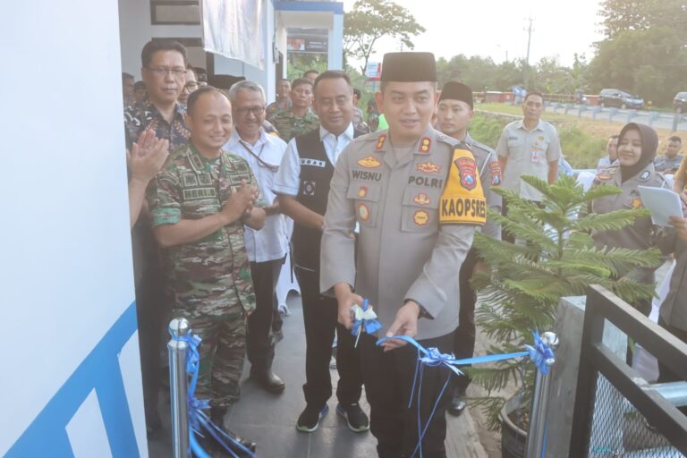 Maksimalkan Pelayanan Masyarakat Pada Mudik Lebaran Kapolres Probolinggo Resmikan Pospol Gending