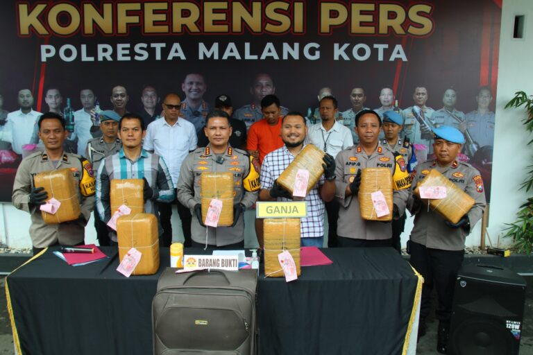 Polresta Malang Kota Berhasil Amankan Kurir Bawa 42 Kg Ganja Nyamar Pemudik