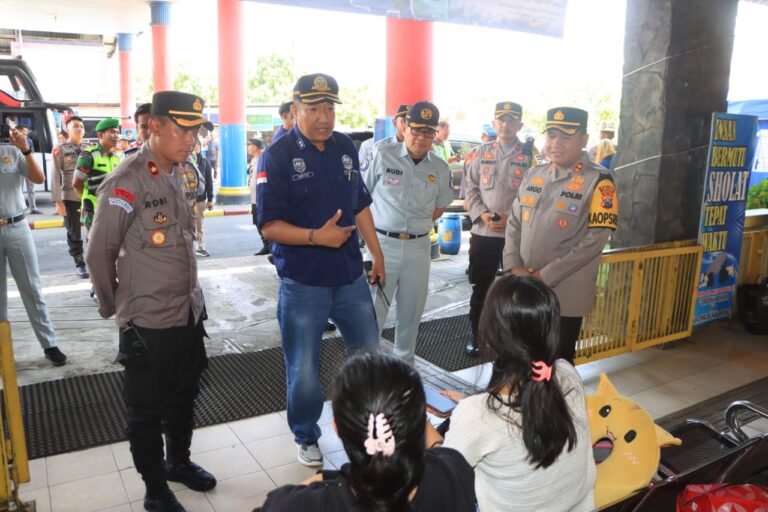 Kapolres Ngawi Cek Terminal Bus, Pastikan Kelayakan Angkutan Lebaran