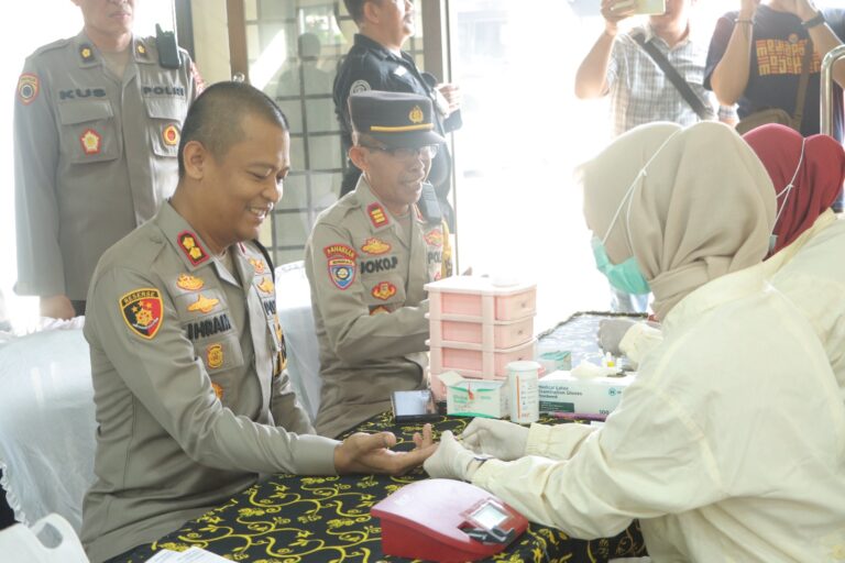 Bantu PMI Penuhi Stok Darah, Kapolres Mojokerto Ajak Anggota Laksanakan Donor