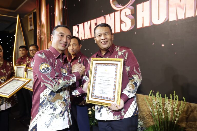 Rakernis Humas Polri, Bidhumas Polda Jatim Raih Dua Penghargaan