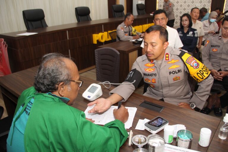 Peringati May Day, Polres Kediri Kota Gelar Donor Darah Bersama Serikat Pekerja